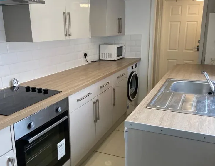 3 Bed // West End Student House // July 2026 - Image 7